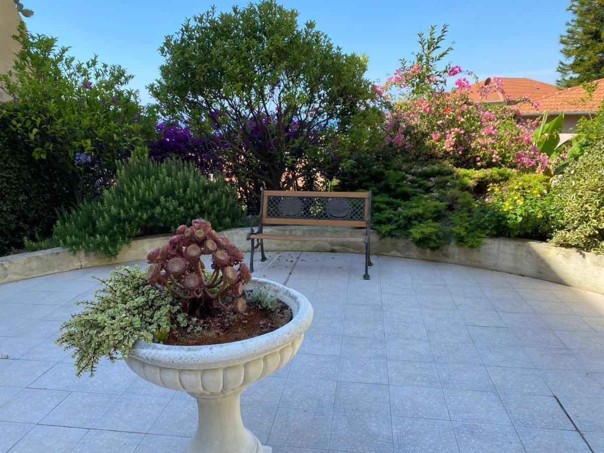 Mansfield Vue Carte Postale Terrasse Piscine Calme Port A 200M A Pied Daire Menton Dış mekan fotoğraf